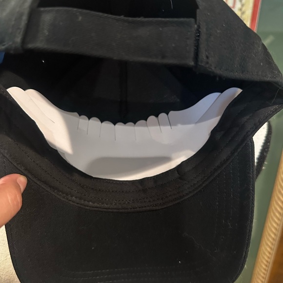 New with tags Disney Hawaiian black hat - Picture 4 of 4